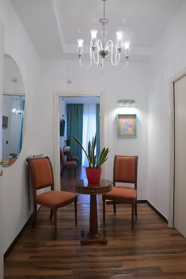 Savoia International_lt_bari Stazione *
